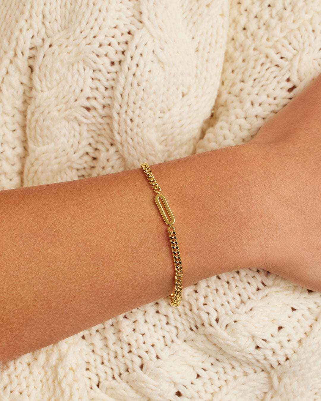 Wilder Alphabet Bracelet Alphabet Bracelet #O || option::18K Gold Plated, O