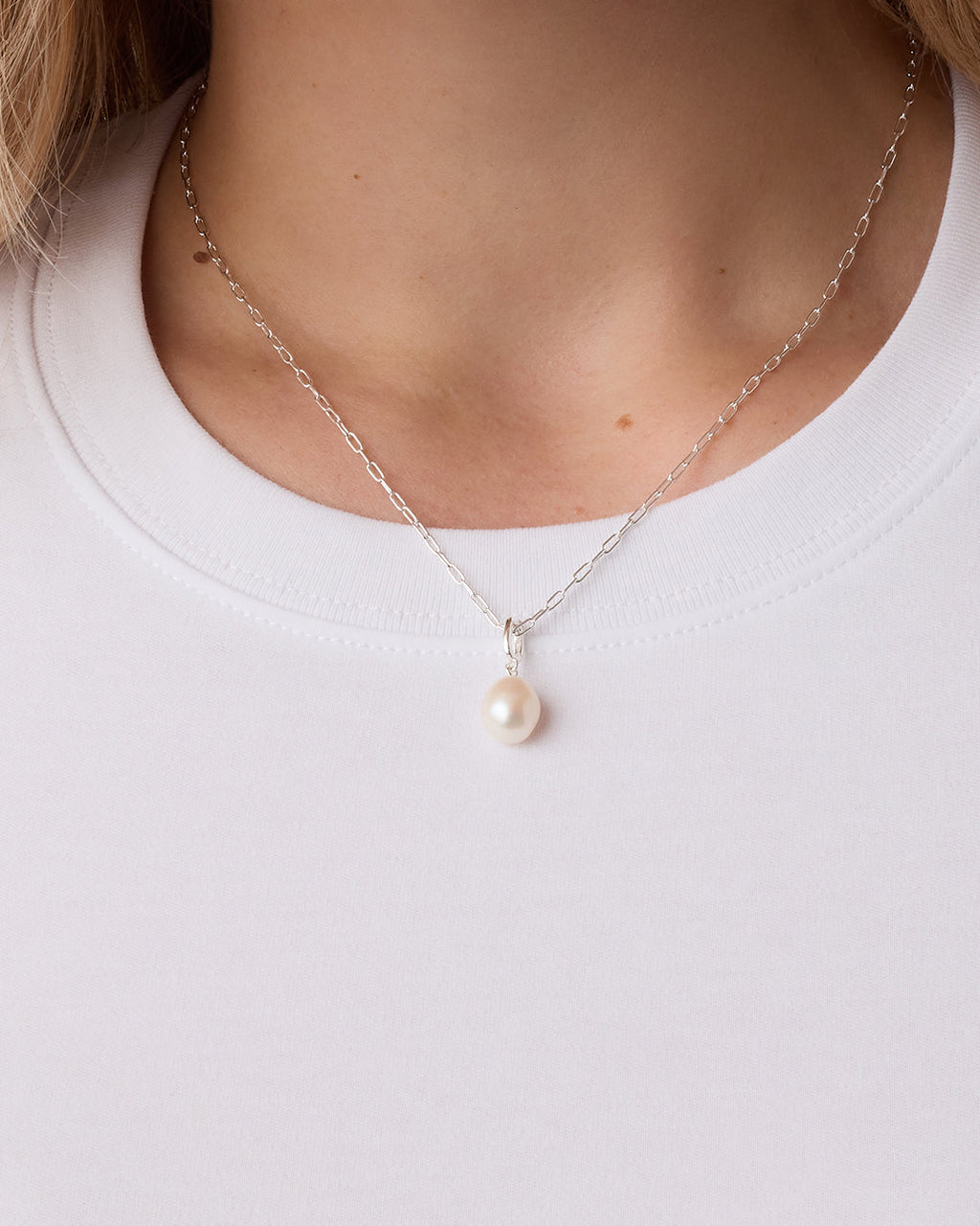 Pearl Parker Charm || option::Silver Plated