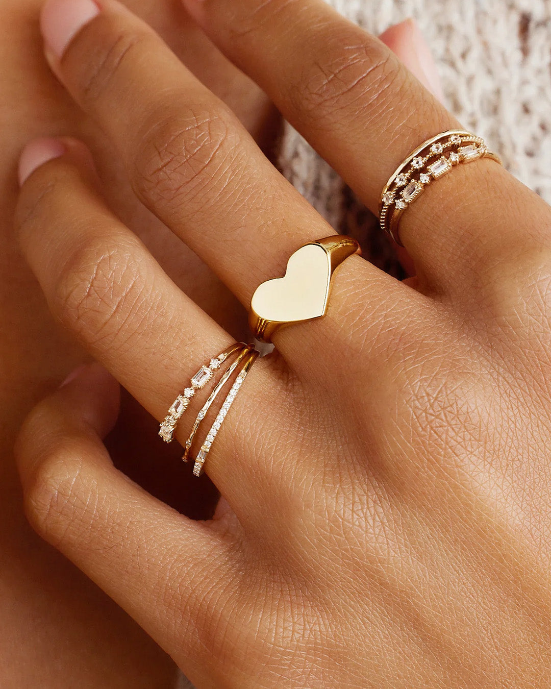 LouiseHeart Signet Ring18K Gold PlatedHeart ring || option::18K Gold Plated