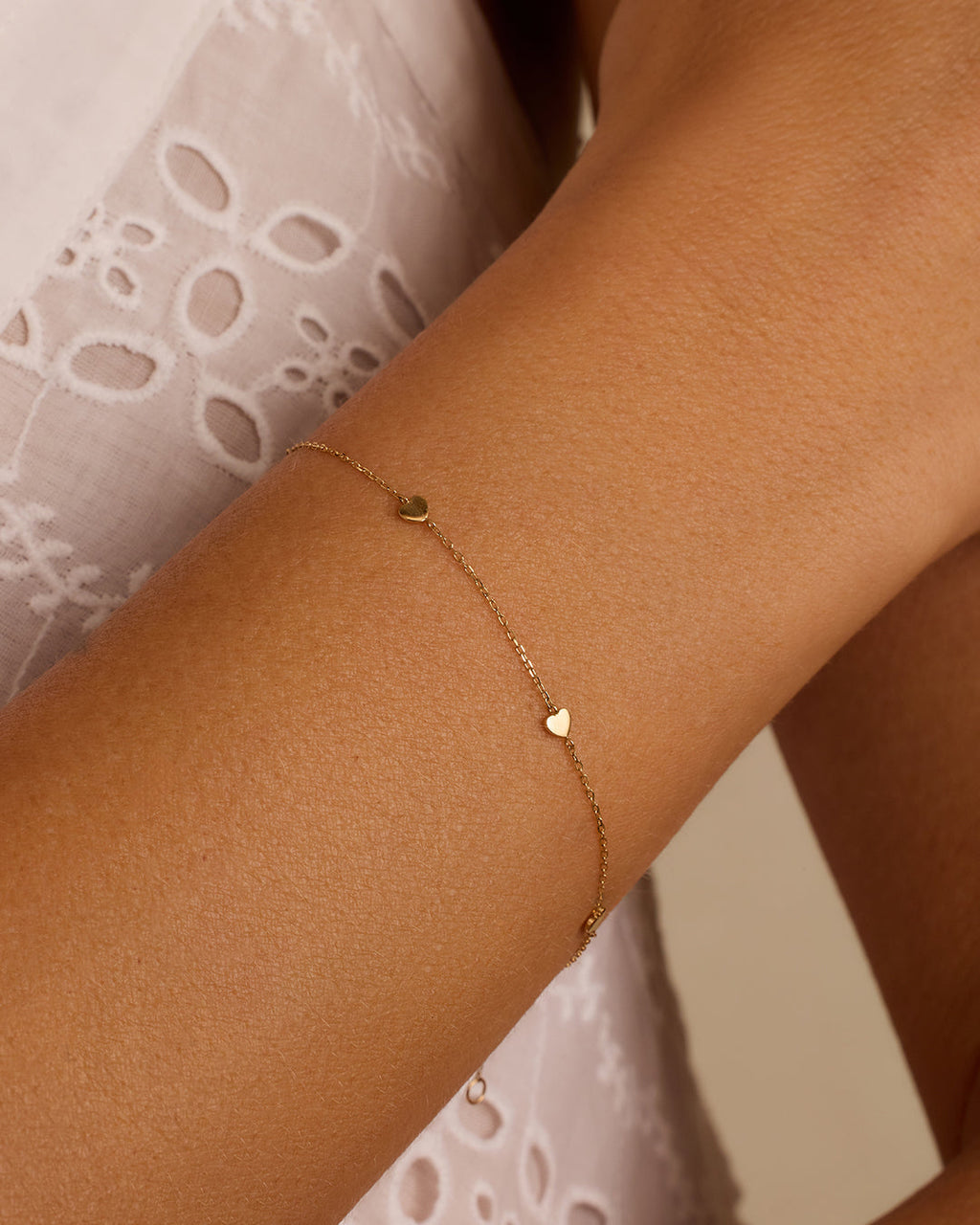 14K Gold Amour Heart Bracelet || option::14K Solid Gold
