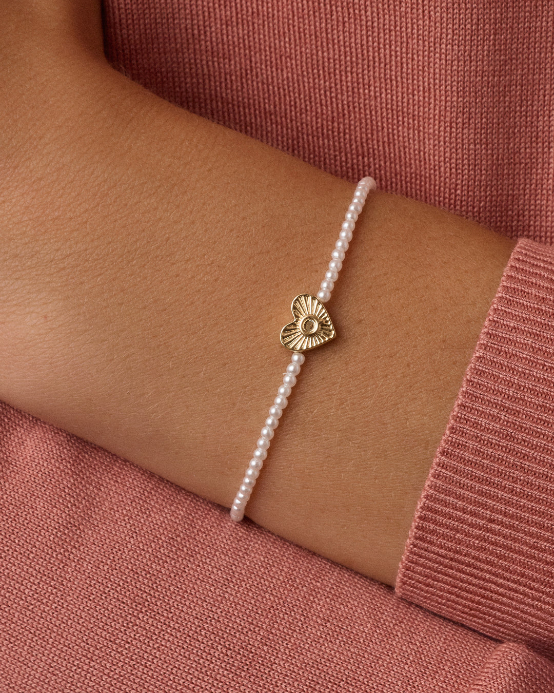 Pearl Vintage Heart Alphabet Bracelet || option::18K Gold Plated, Q
