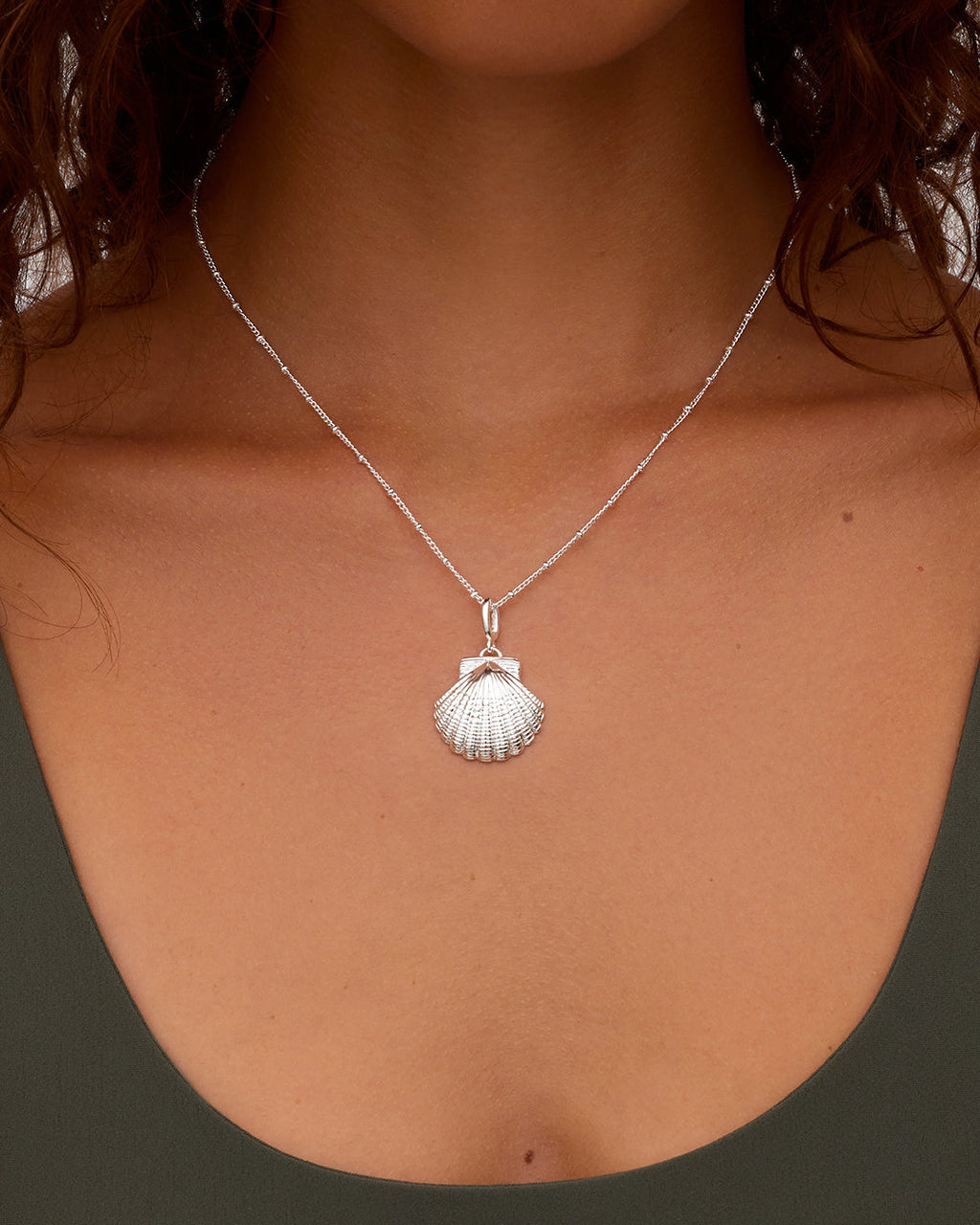 Scallop Parker Charm || option::Silver Plated