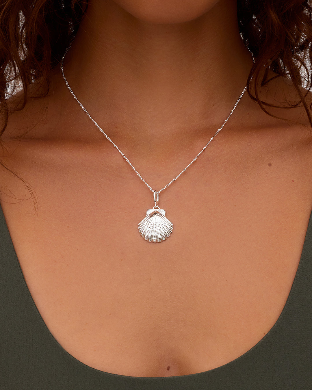 Scallop Parker Charm || option::Silver Plated