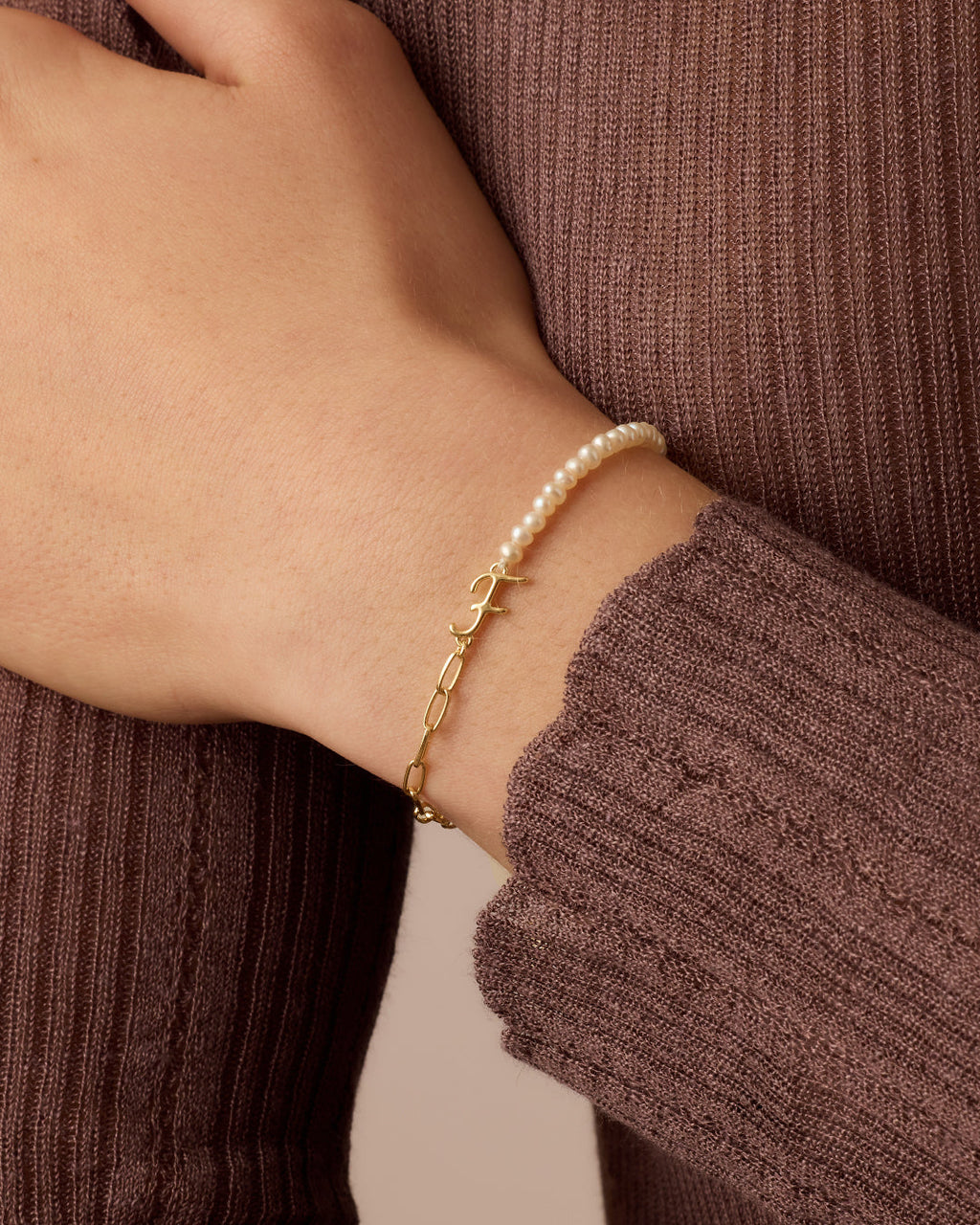 Lou Pearl Alphabet Bracelet || option::18K Gold Plated, F