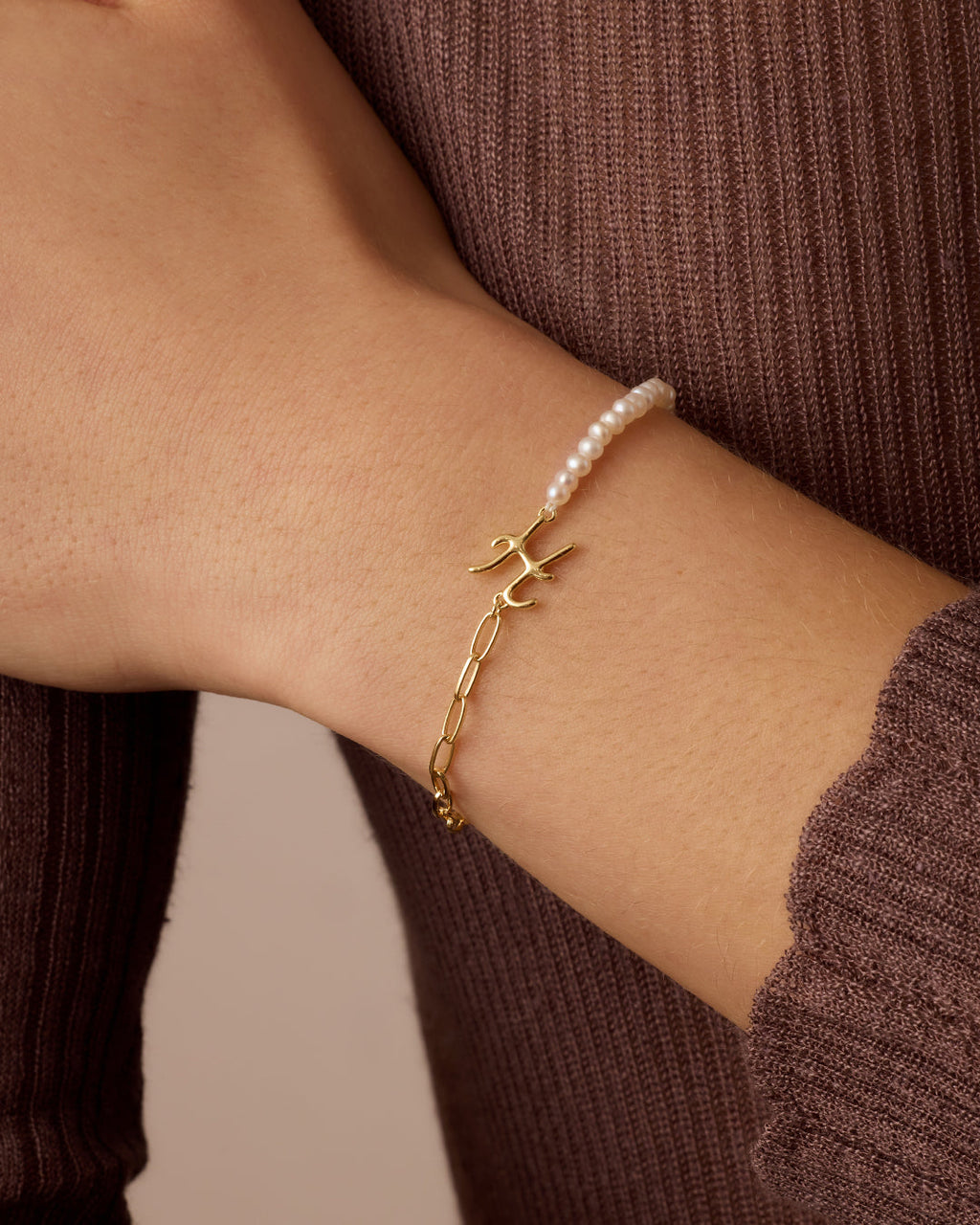 Lou Pearl Alphabet Bracelet || option::18K Gold Plated, H