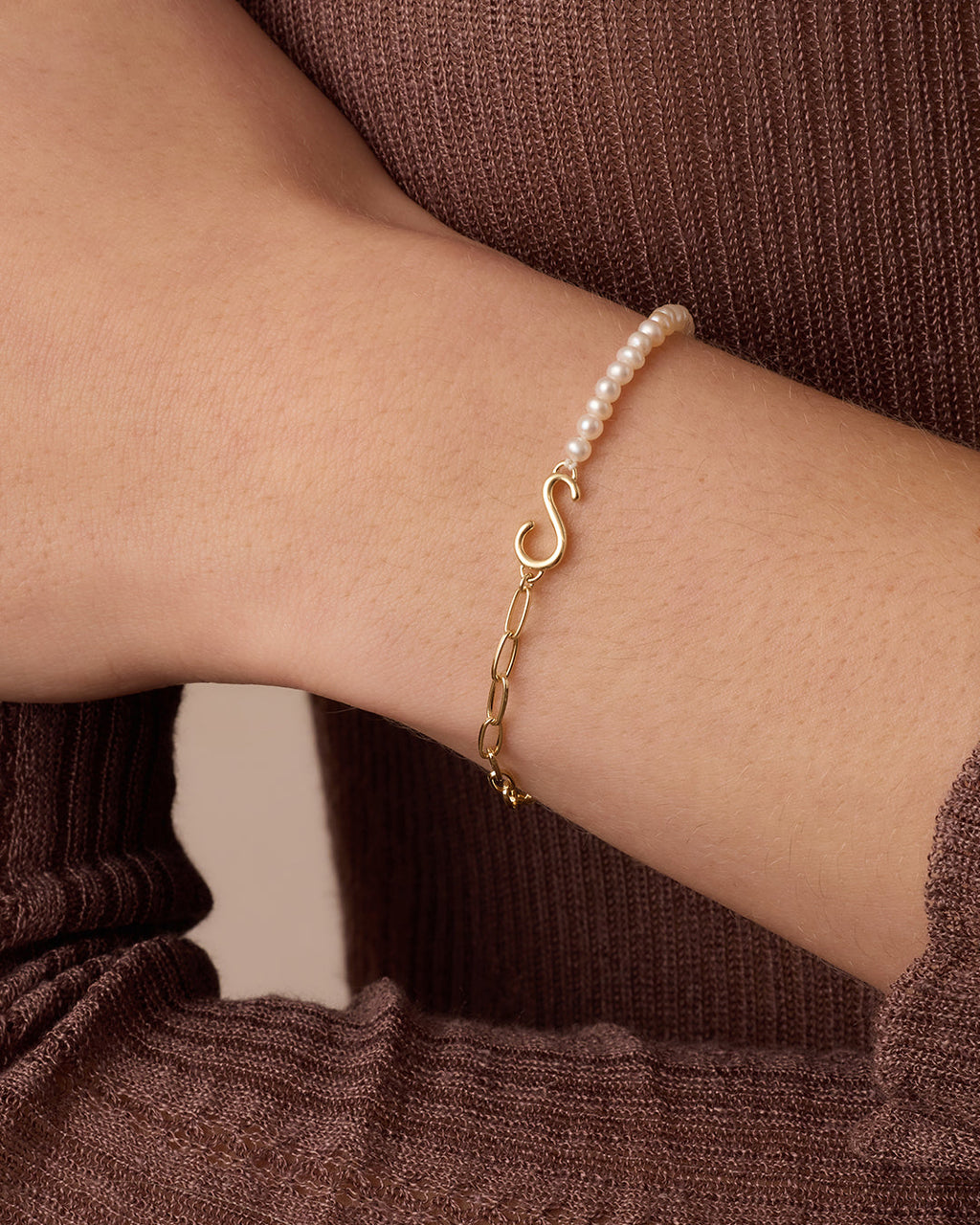 Lou Pearl Alphabet Bracelet || option::18K Gold Plated, S