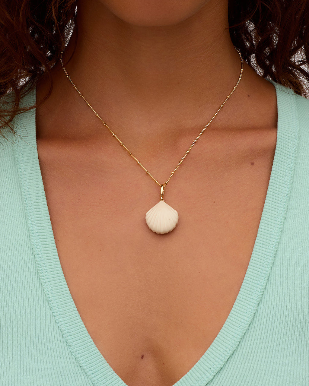 Scallop Enamel Parker Charm || option::18K Gold Plated, Cream