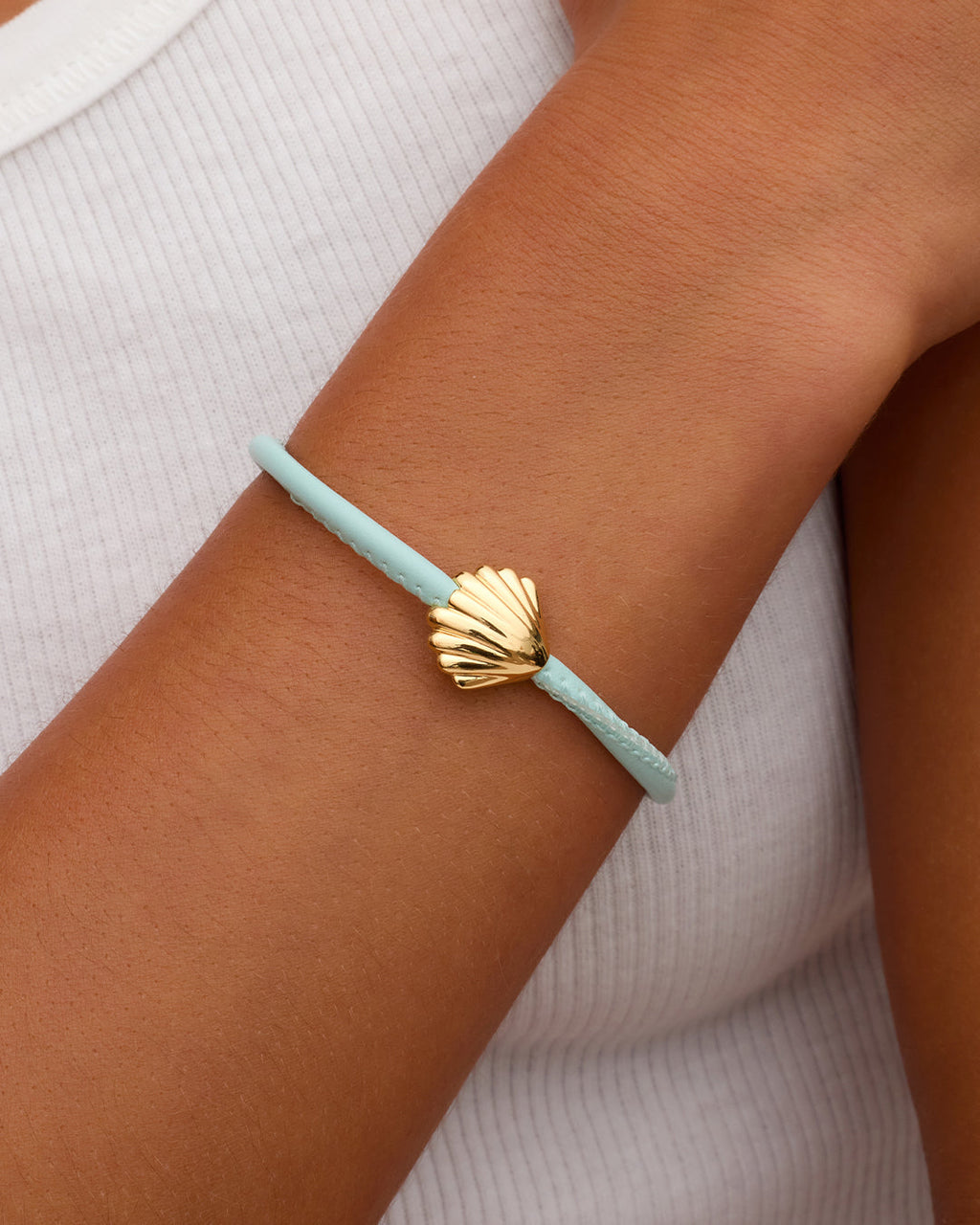 Brooks Scallop Bracelet || option::18K Gold Plated