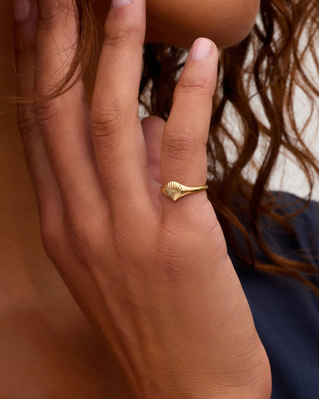 Scallop Mini Signet Ring || option::18K Gold Plated