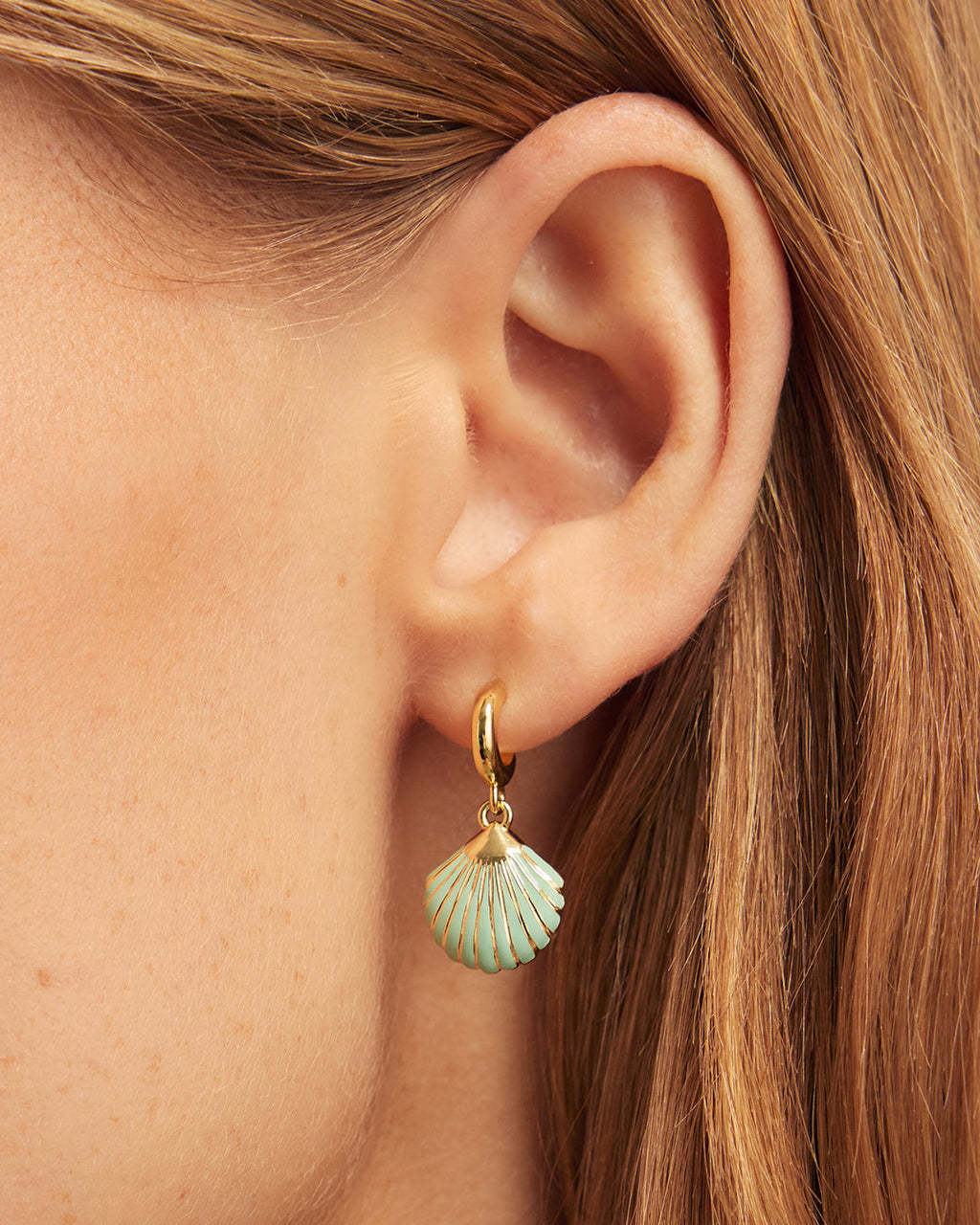 Scallop Drop Huggies || option::18K Gold Plated