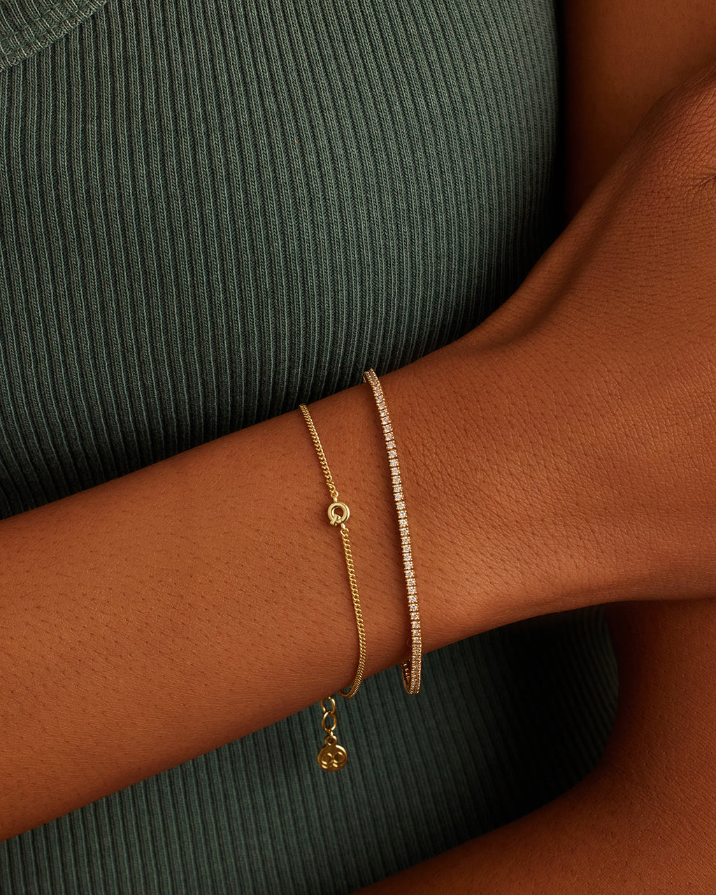 Wilder Mini Alphabet Bracelet || option::18K Gold Plated, Q