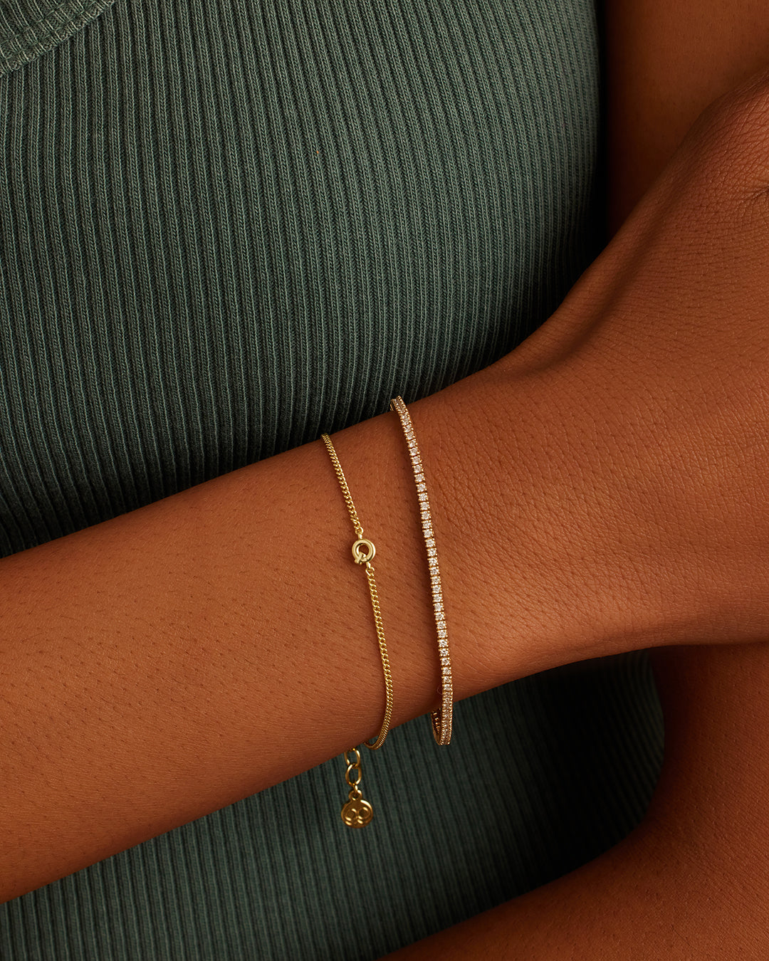 Wilder Mini Alphabet Bracelet || option::18K Gold Plated, Q